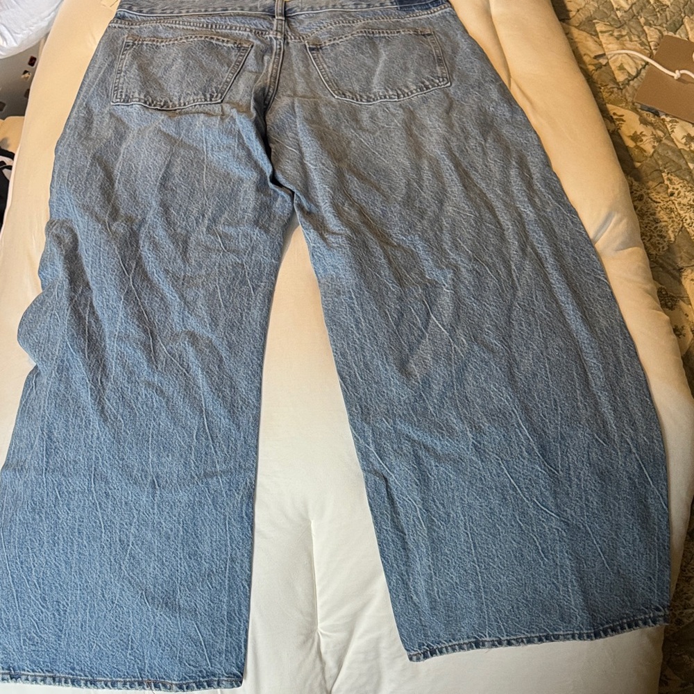 Abercrombie & Fitch Relaxed Fit Women’s Light Blue Denim Jeans - Picture 5 of 5